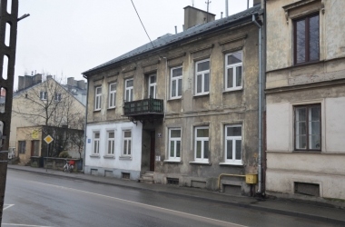Zdjęcie przedstawia: Kamienica przy ulicy Wojska Polskiego 32 przed remontem