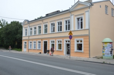 Zdjęcie przedstawia: Budynek przy ulicy Wojska Polskiego 79 przed remontem
